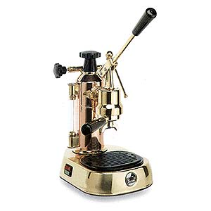 Macchine da caffè sotto lalbero